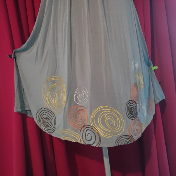 Monroe & Main embroidered midi dress - Picture 8 of 8